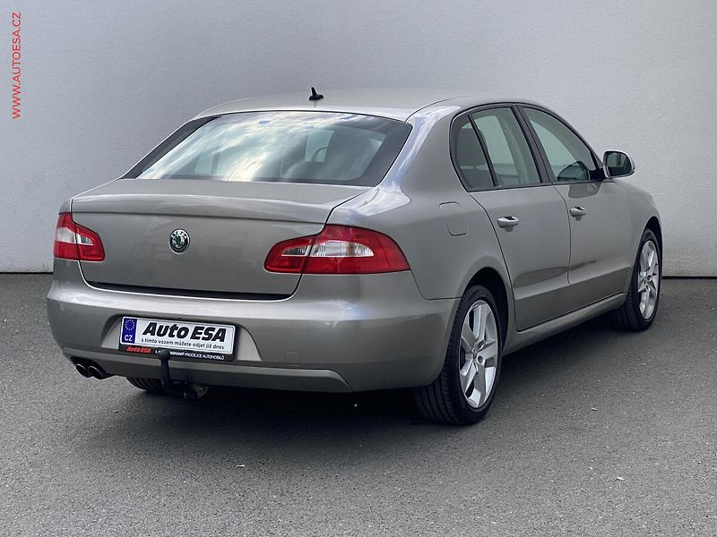 Škoda Superb (2010) 2.0 TDi, Klima - fotka 4 z 15