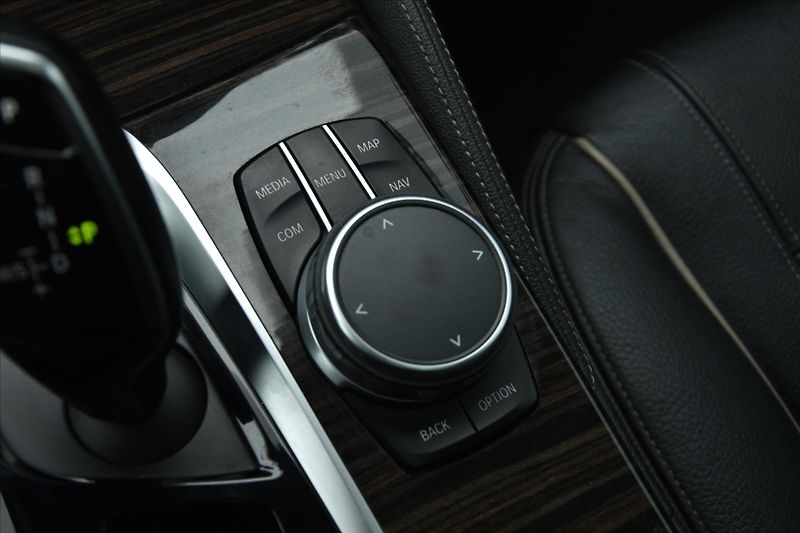 BMW Řada 5 520d xDrive LUXURY NAVI ČR - fotka 20 z 28
