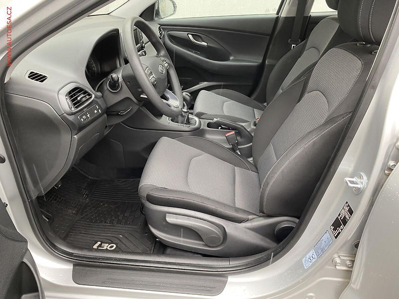 Hyundai i30 (2019) 1.4 CVVT, ČR, AC, park.asist - fotka 9 z 17