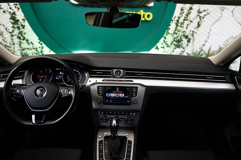 Volkswagen Passat - fotka 5 z 29