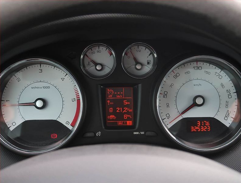 Peugeot 308 (2010) 1.6 HDi, Serv.kniha, nová STK - fotka 11 z 17