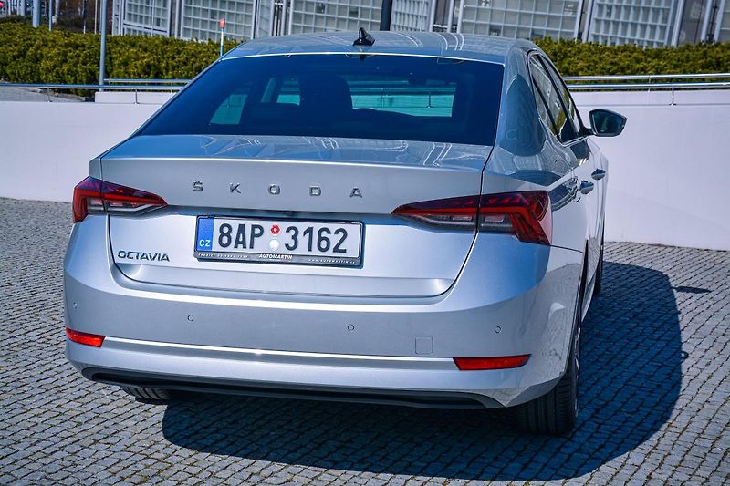 Škoda Octavia Style Plus Navigace 18 kola ČR - fotka 44 z 76