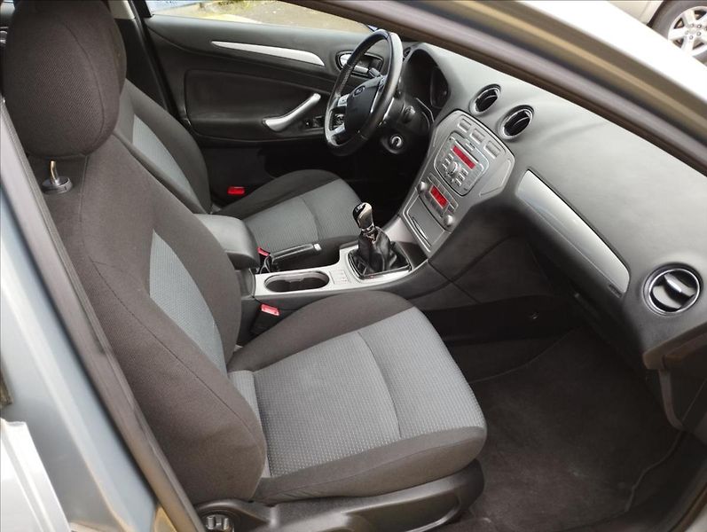 Ford Mondeo 2,0 107KW - fotka 8 z 16