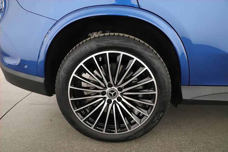Mercedes-Benz GLC (2025) 300 e 4MATIC, AMG Line - fotka 12 z 22