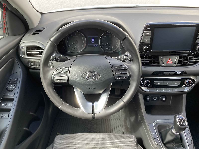 Hyundai i30 (2023) 1.0 T-GDi, 2.maj,ČR, AC - fotka 11 z 17