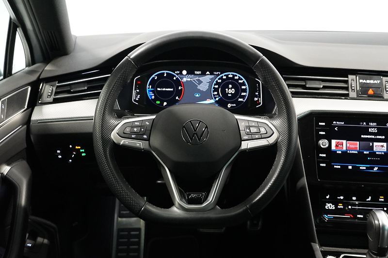 Volkswagen Passat 2.0TDI 147kW,4mot,R-LINE,tažné - fotka 21 z 31