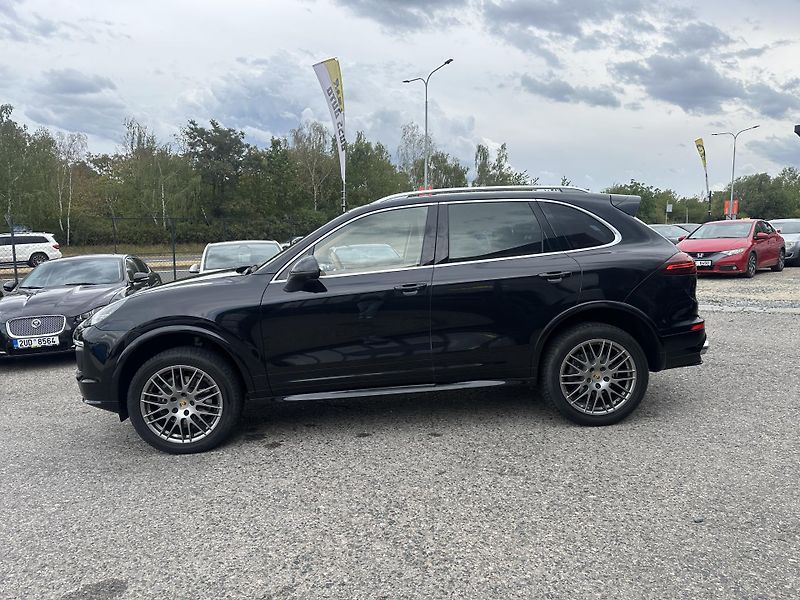 Porsche Cayenne (2016) Porsche Cayenne 2016 - fotka 4 z 19