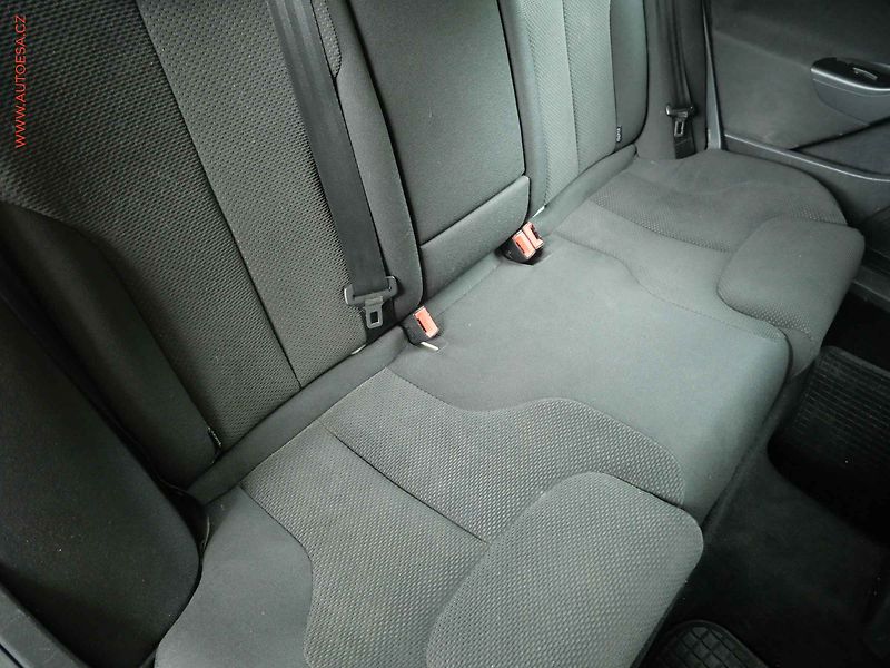 Volkswagen Passat (2008) 2.0TDi, ČR, AC, tempo - fotka 12 z 18