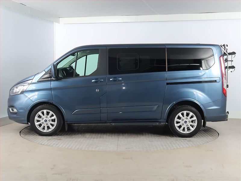 Ford Tourneo Custom (2022) Titanium 2.0 EcoBlue, ČR, 1Maj - fotka 3 z 19