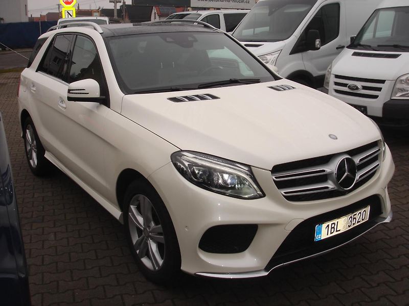Mercedes-Benz GLE (2017) GLE 350D 4M - fotka 2 z 13