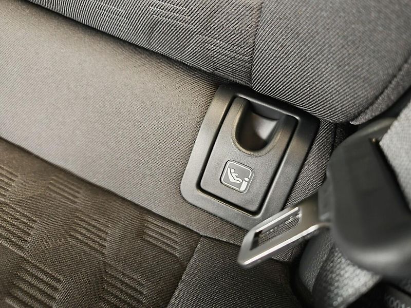 Toyota Yaris 1.5 Hybrid Comfort - fotka 15 z 30