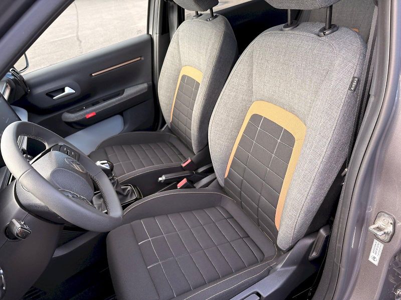 Citroën C3 Aircross (2025) PLUS Turbo 100 S&S MAN6 - fotka 9 z 25