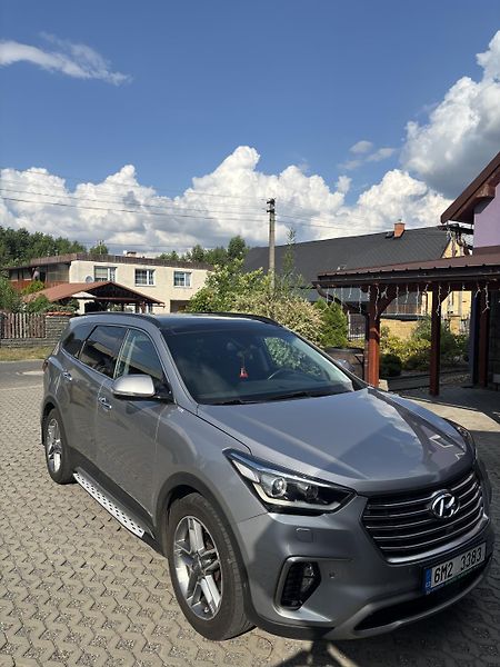 Hyundai Grand Santa Fe (2017) - fotka 4 z 8