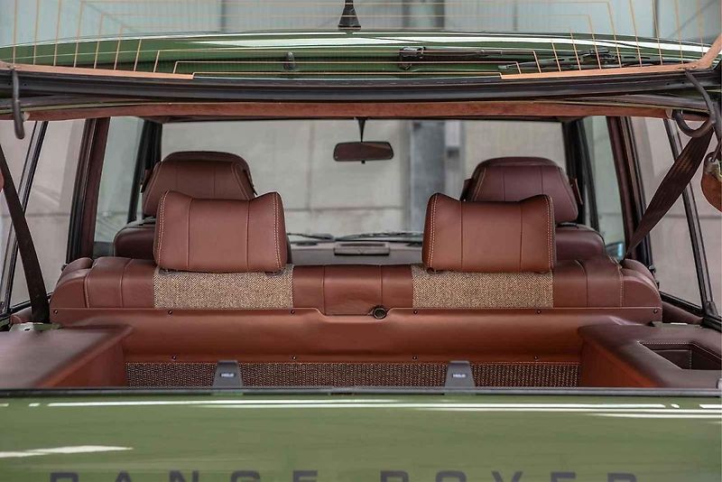 Range Rover s pohonem Tesla od Inverted