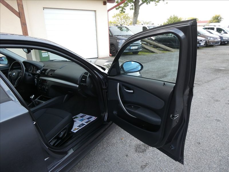 BMW Řada 1 1,6 i 85kW serviska, 2.majitel - fotka 21 z 40