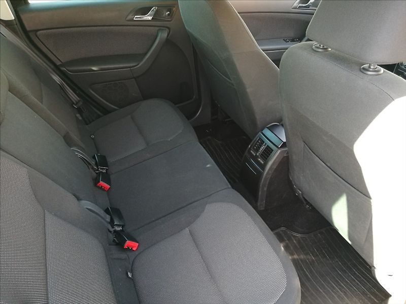 Škoda Yeti 1,2 TSI Ambiente - fotka 10 z 16