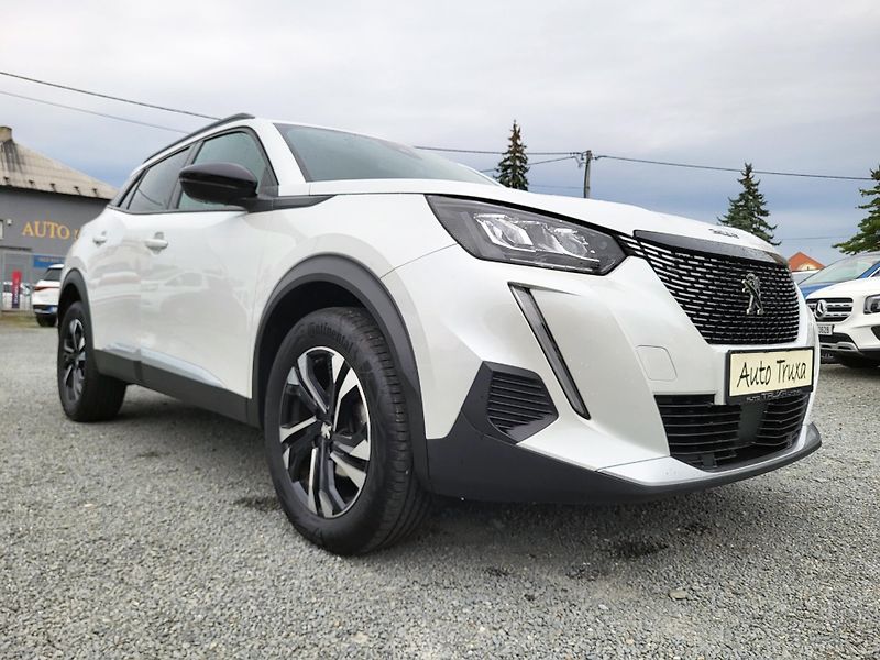 Peugeot 2008 ALLURE 1.2 PureTech 130k EAT8 - fotka 31 z 45