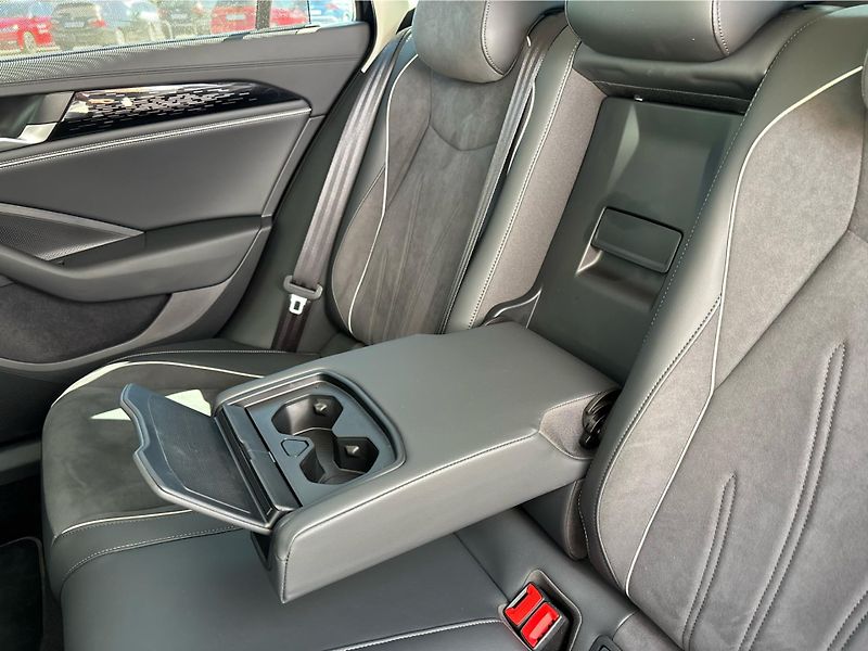 Volkswagen Passat 2.0 TDI 110 kW DSG ELEGANCE - fotka 24 z 30