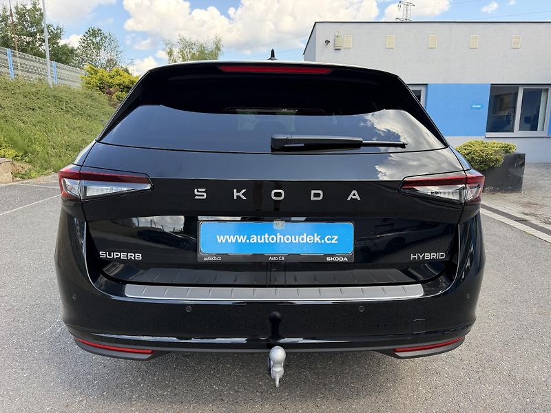 Škoda Superb Kombi 1,5i hybrid auto. závěs - fotka 4 z 19