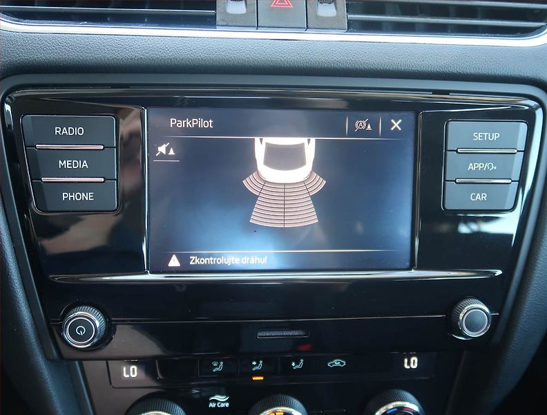 Škoda Octavia (2019) 1.6 TDI, Tempomat - fotka 17 z 19