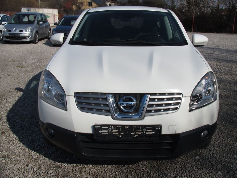 Nissan Qashqai 1.6 - fotka 2 z 16