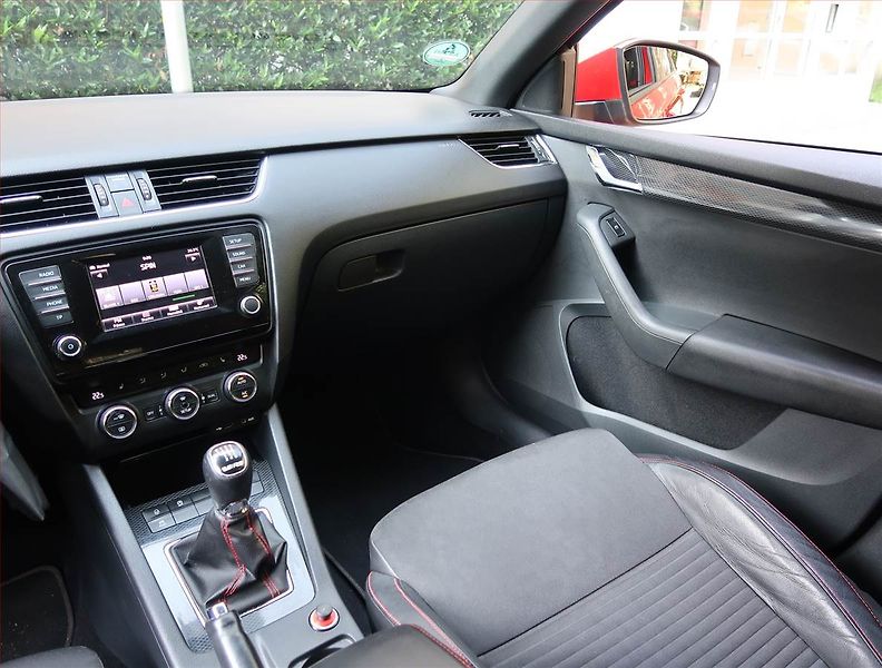 Škoda Octavia (2013) RS 2.0 TDI, Serv.kniha, Xenony - fotka 8 z 19