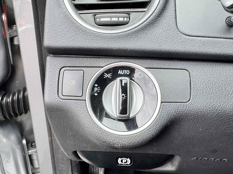Mercedes-Benz Třídy C (2013) 1.8CGi C200, Avantgarde - fotka 14 z 16