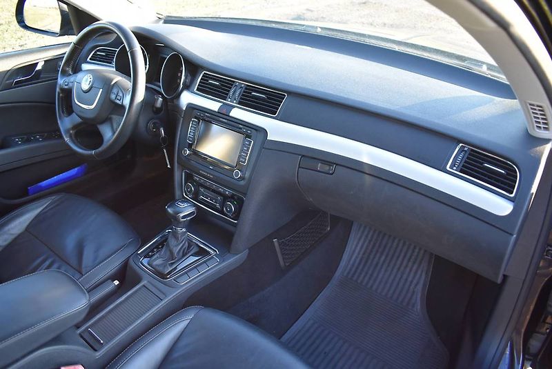 Škoda Superb 2,0 TDI SERVIS STK NOVÉ DSG! - fotka 12 z 19