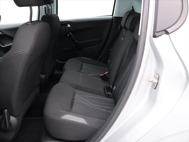 Peugeot 208 1,2 PT 60kW Klima CZ LPG - fotka 13 z 26