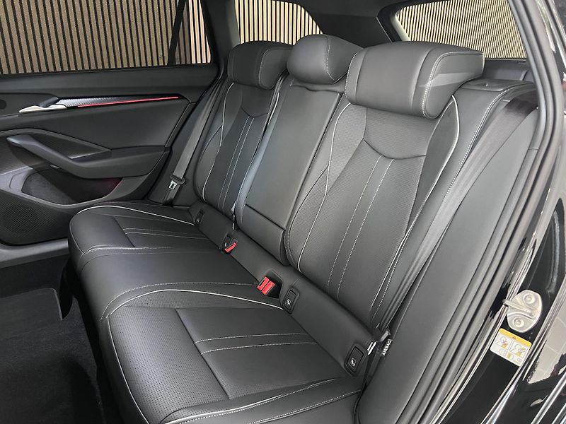 Škoda Superb TSI 4X4 195kW Sport Nez.To DCC - fotka 9 z 31