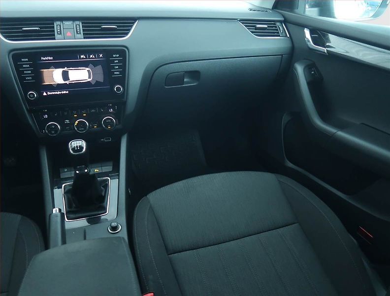 Škoda Octavia (2018) Style 1.6 TDI, Tempomat - fotka 8 z 18