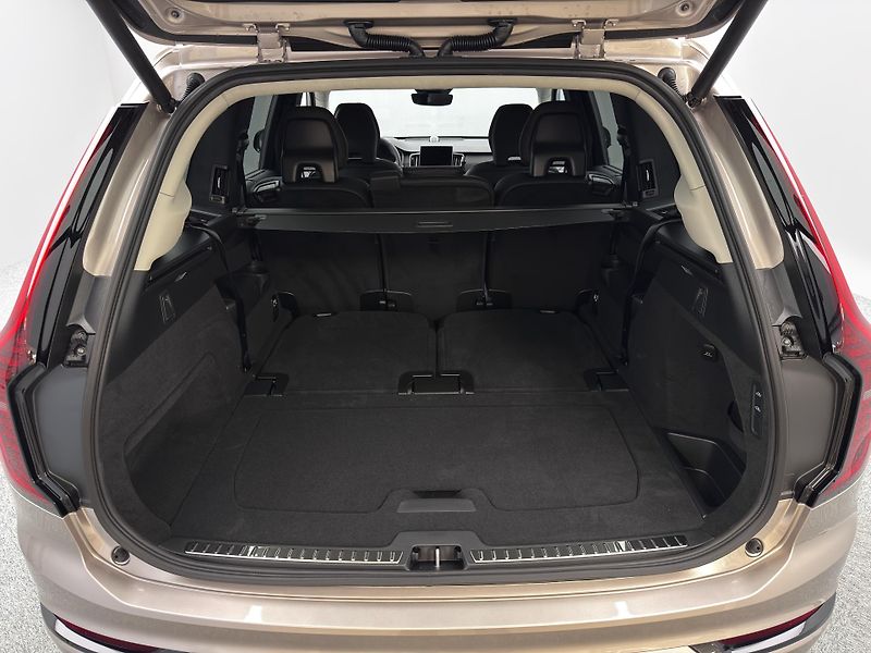 Volvo XC90 (2026) T8 AWD Plug-in ULTRA DARK 7m - fotka 5 z 29