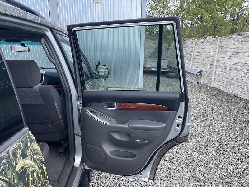 Toyota Land Cruiser 3.0TD 4x4 170PS AUT VÝBAVA !!! - fotka 128 z 180