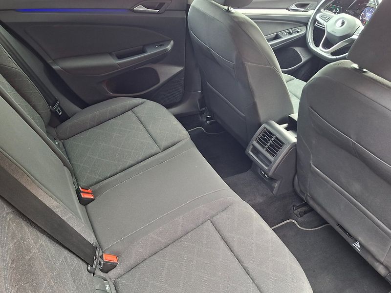 Volkswagen Golf (2021) 2.0TDI 85kW DSG -TAŽ.ZAŘ.-DPH - fotka 26 z 39