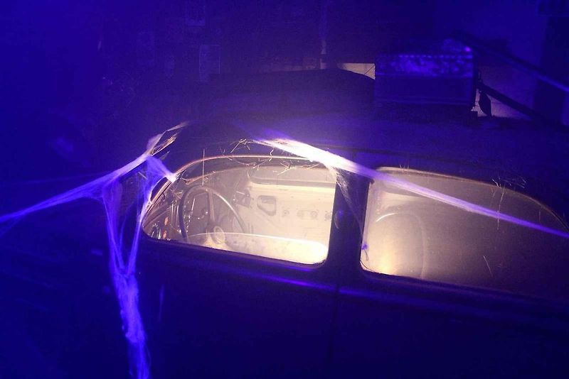 Auto-retro-muzeum Veteráni Litvínov se převléklo do strašidelných kostýmů. Návštěvníci si strašení užívali.