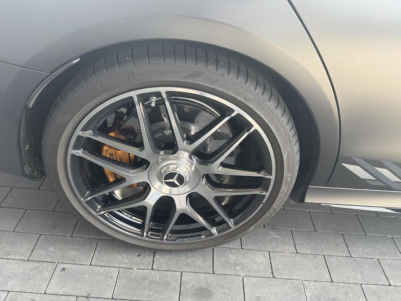 Mercedes-Benz Třídy E (2023) E 63 S AMG 4M+ sedan - fotka 22 z 51
