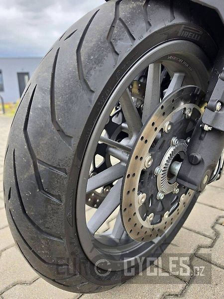 Benelli TRK 502 Traveler (2022) - fotka 13 z 15