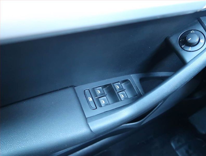 Citroën C4 Picasso (2016) 1.6 BlueHDi, 7 míst, Navi - fotka 16 z 24