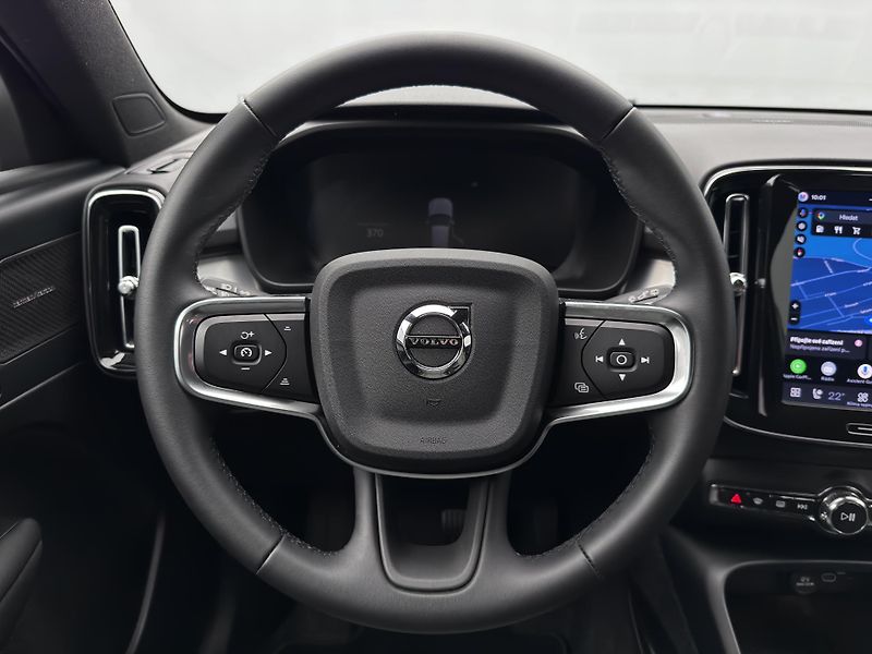 Volvo XC40 B4 DARK PLUS CZ REZERVACE - fotka 3 z 47
