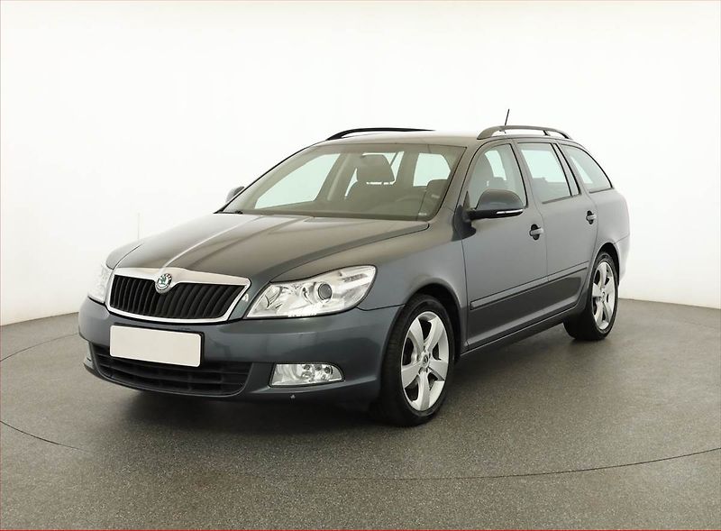 Škoda Octavia (2011) Ambiente 1.6 TDI, Automat - fotka 2 z 14