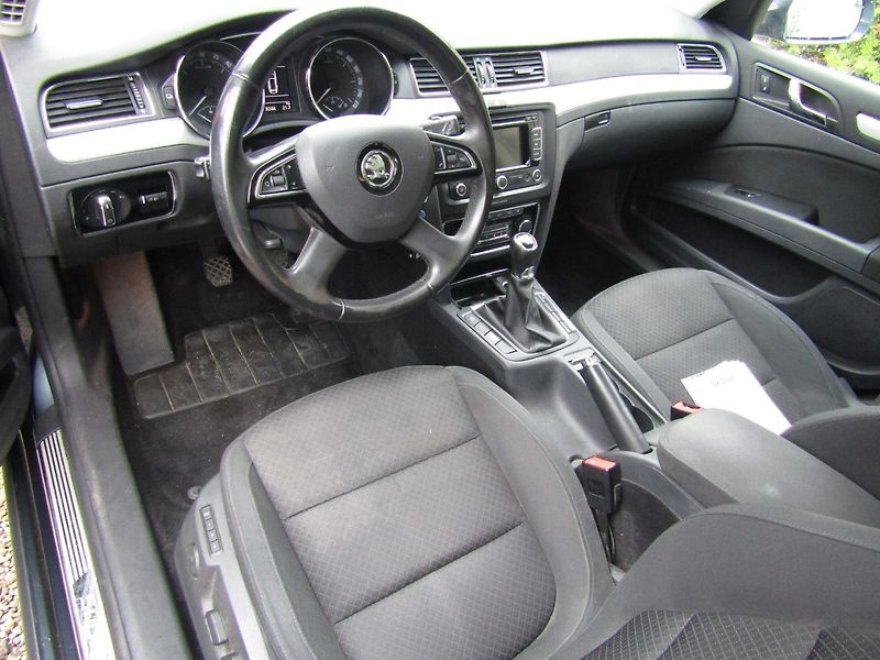 Škoda Superb (2015) 1.6 TDI 77kW  OUTDOOR - fotka 13 z 46
