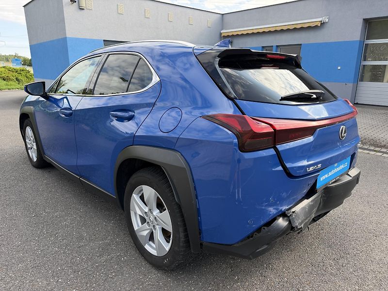 Lexus UX 250h 2,0i 112kW hybrid automat navi - fotka 5 z 22