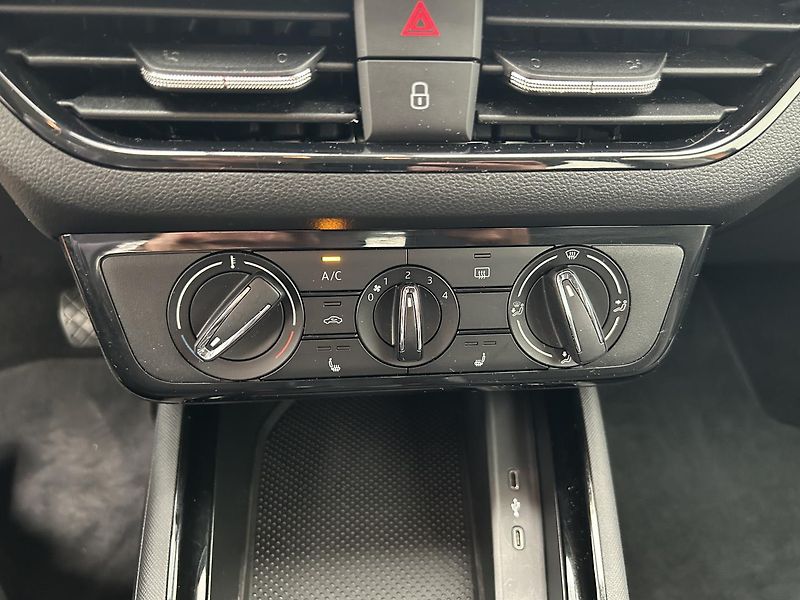 Škoda Kamiq 1.0 TS Selection - fotka 18 z 23