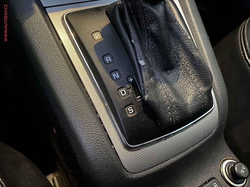 Škoda Octavia (2010) 2.0TDI, Elegance, DSG, xenon - fotka 14 z 17