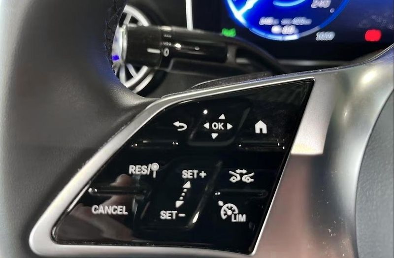 Mercedes-Benz EQE 350 AMG Kam BLIS LED Ambient - fotka 15 z 15