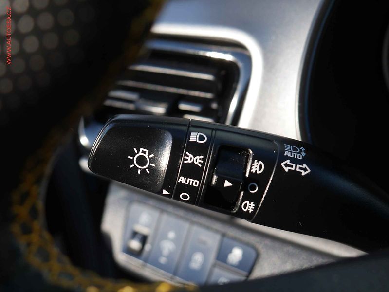 Kia Stonic (2021) 1.0 T-GDi, ČR, Navi, kamera - fotka 17 z 19