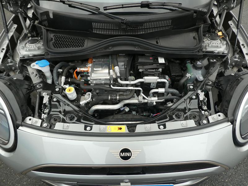 Mini Cooper E 135kW  - fotka 8 z 16