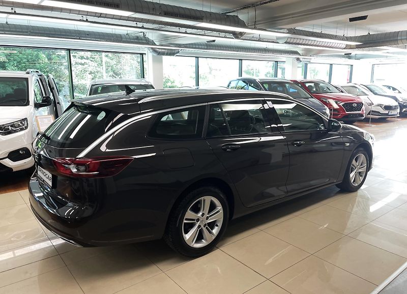 Opel Insignia ST 2,0CDTi 128kW 4X4, ČR - fotka 6 z 30