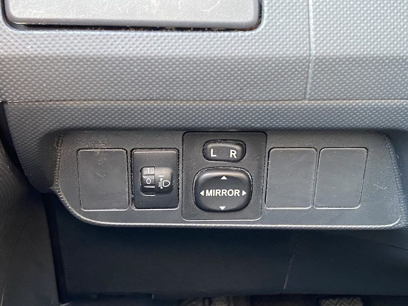 Toyota Auris 1.4i, ČR, manual, STK - fotka 13 z 13