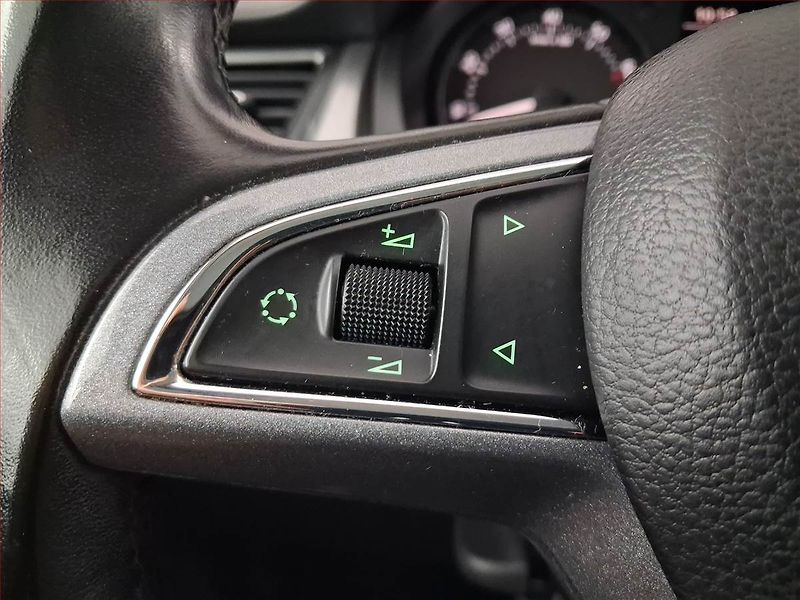 Škoda Rapid (2014) Spaceback 1.2 TSI - fotka 18 z 21